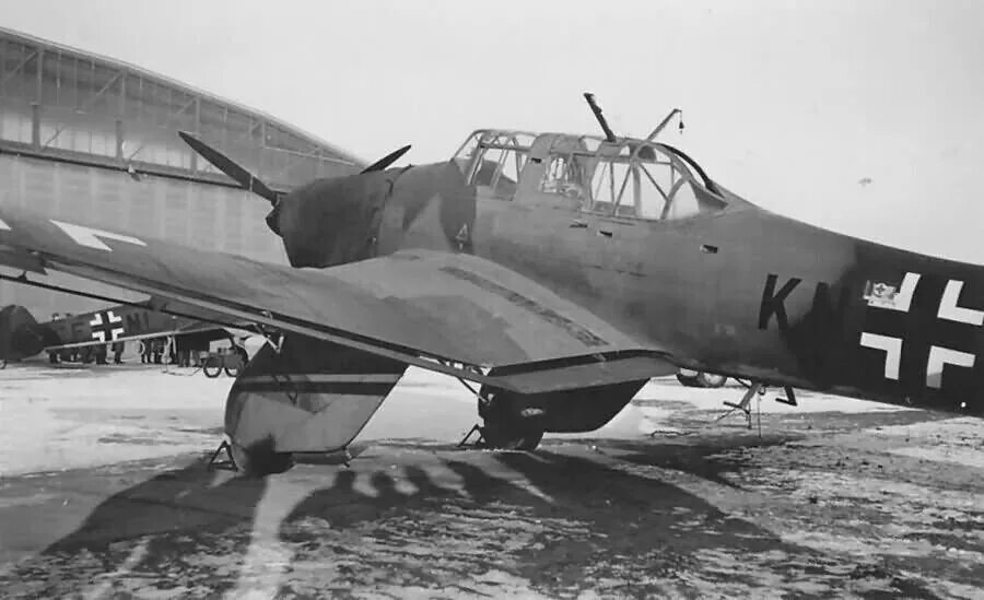 Ju 87 stuka. Ju 87 stuka. Юнкерс 87 самолет. Junkers ju-87b stuka. Junkers ju 87.