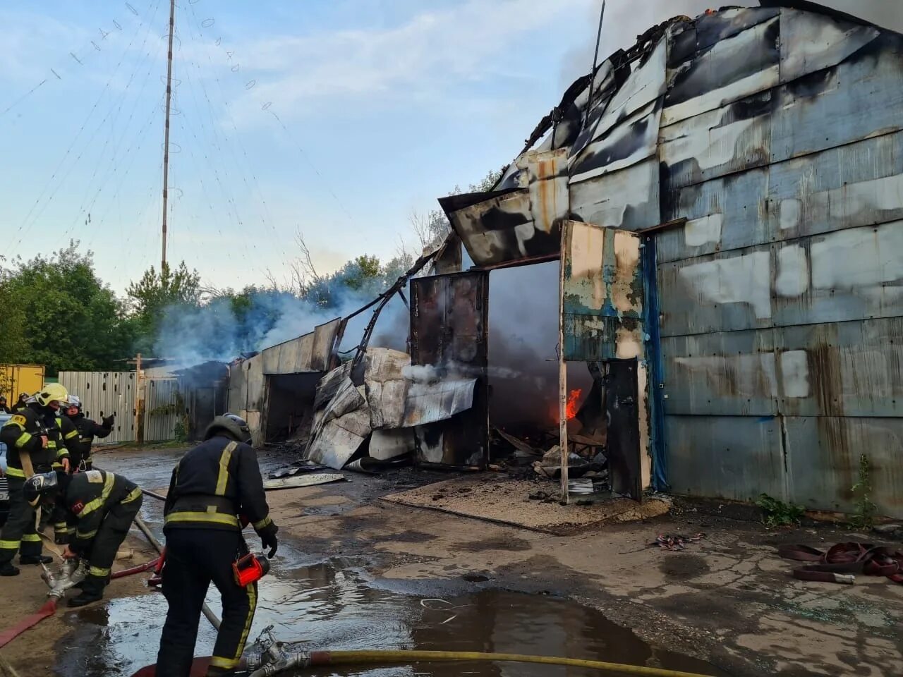 Теракт в красногорске сегодня последние новости. Пожар в Красногорске сейчас. Павшинская Пойма пожар. Пожар в Павшинской пойме сейчас. Взрывы в Красногорске.