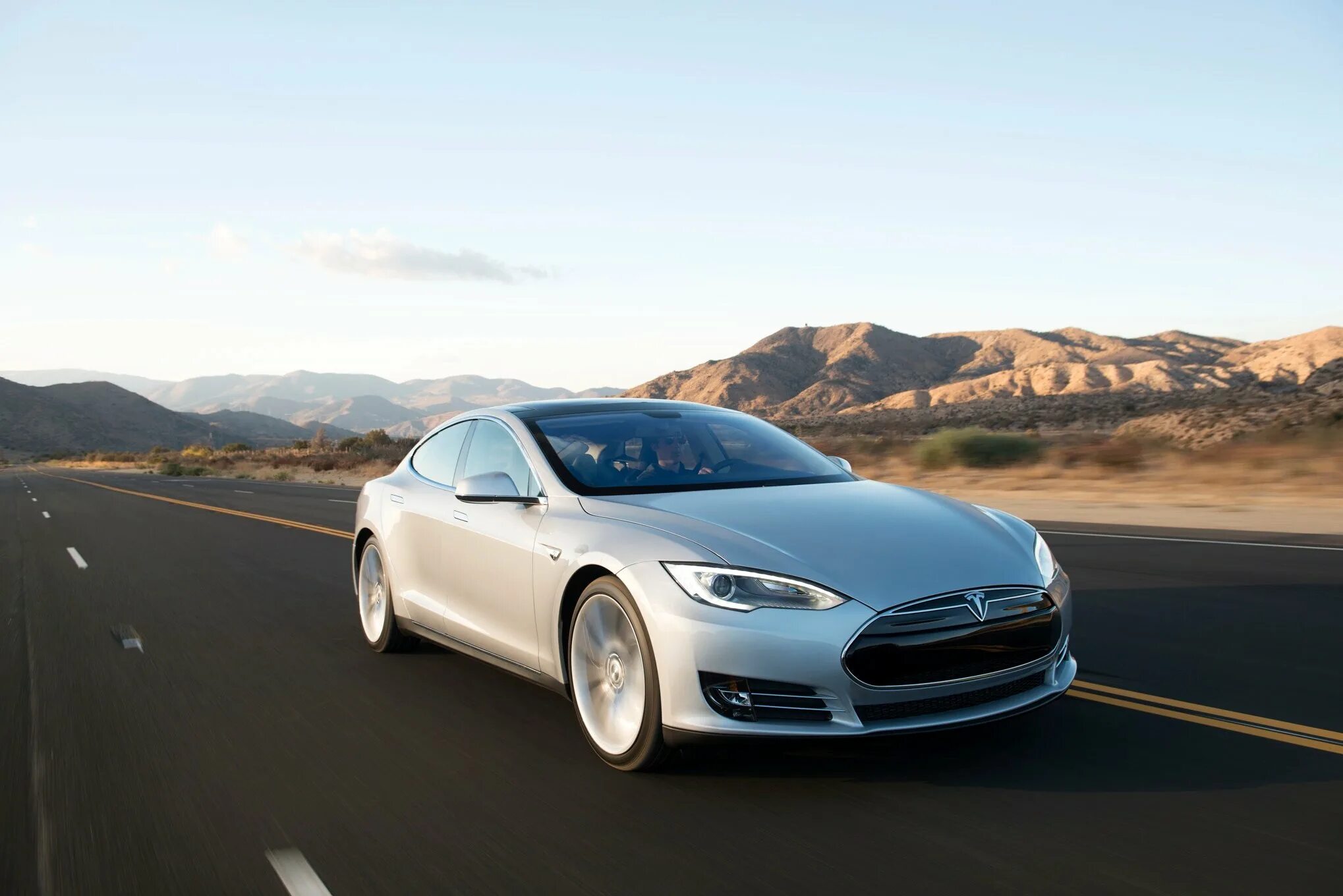 Машина тесла фото. Тесла model s. Машина Tesla model s. Электрокар Tesla model s. Тесла модель s 2012.