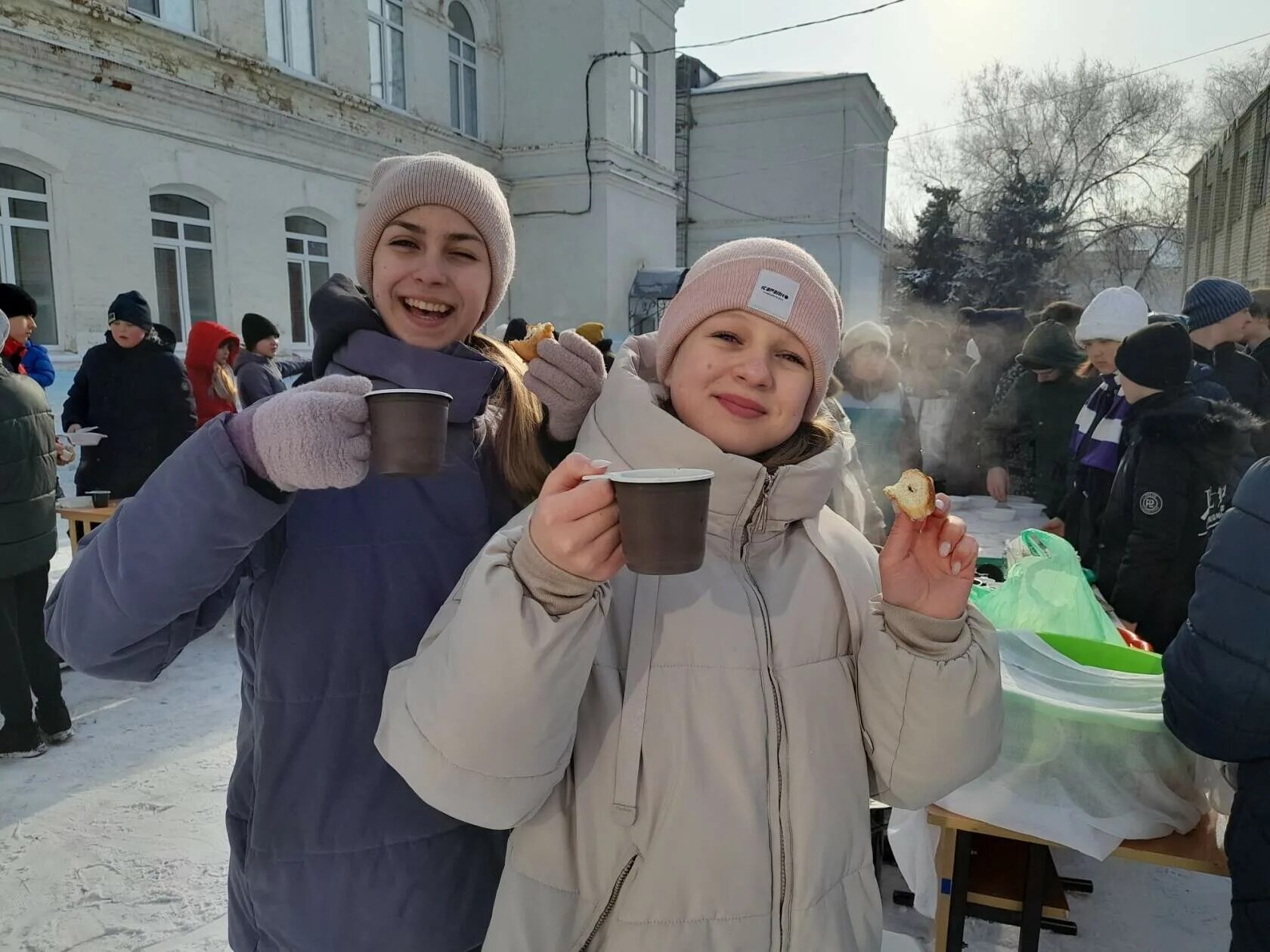 Работа в новоузенске. Волонтеры Новоузенск. Новоузенск 8 школа. Саратов 21 февраля соревнование школьников. Зарница в школе зимой Новоузенск Алгайский.