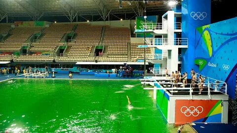 Дает зеленая вода