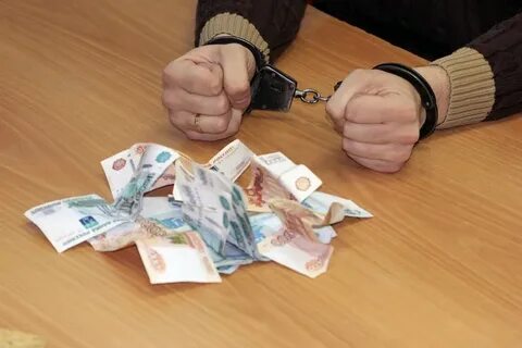 Женщина вымогала деньги