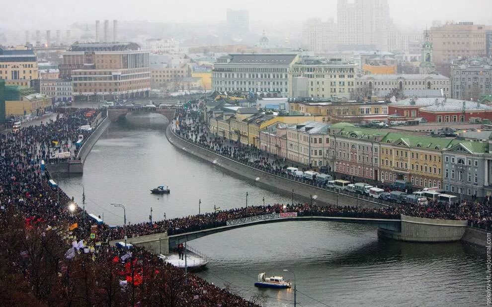 2011 митинг на болотной. Болотная площадь маркет сделано в москве. Болотная площадь маркет сделано в москве. Болотная площадь 2011. Болотная площадь в москве.
