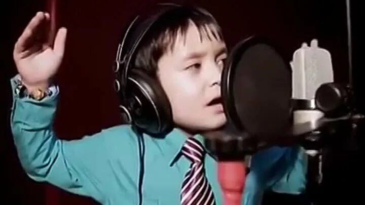 Мальчик из казахстана поет. Видео мальчик поет песню. Китайский мальчик поет. Мальчик из казахстана поет. Монгольский мальчик поет.