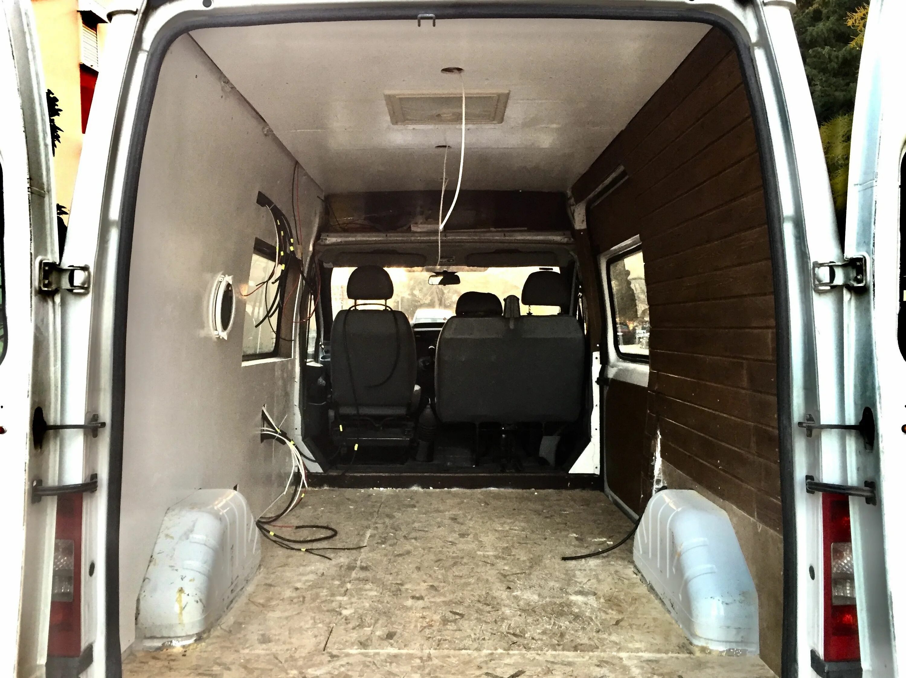 Van build. Campervan build мебель.