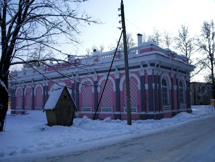 Усадьба гурко в сахарово. Сахарово тверь храм. Сахарово парк коттеджный поселок. Усадьба бергов водонапорная башня. Поселок сахарово тверская область.
