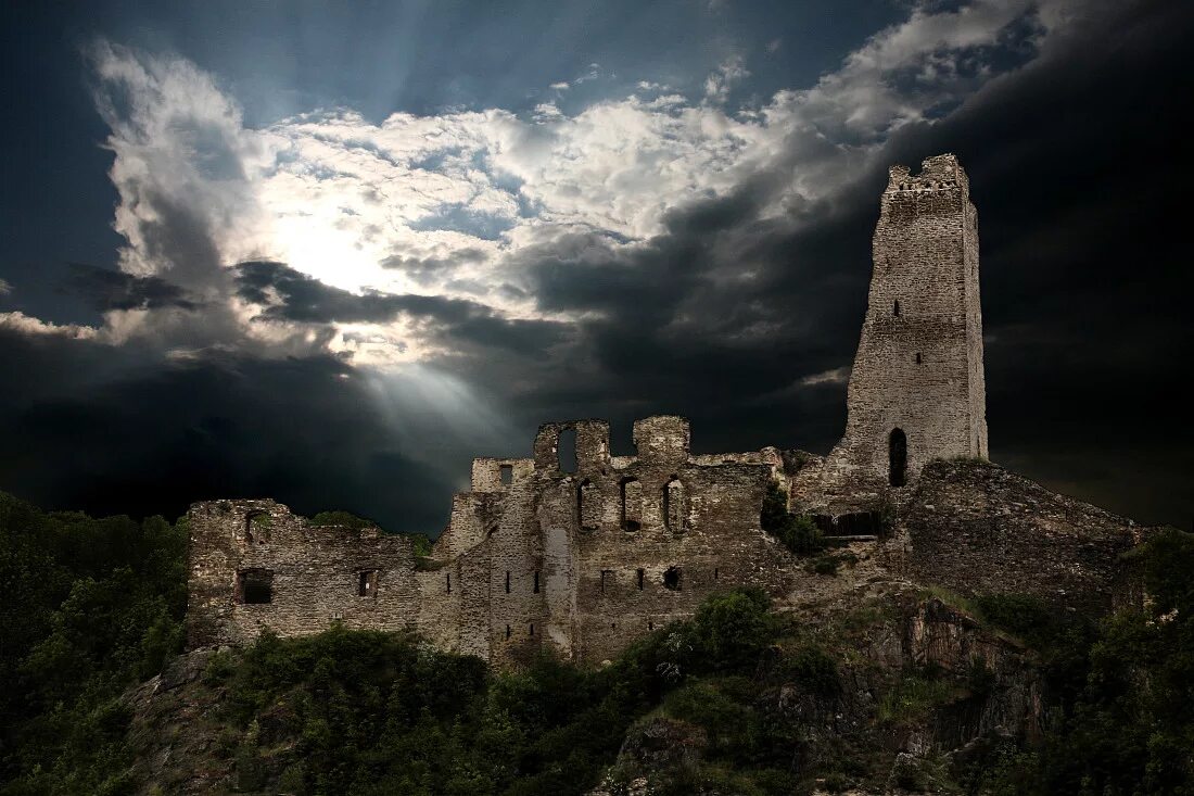 Замок Голицына. Замок Мусоргского. Старый замок. Старинные крепости.