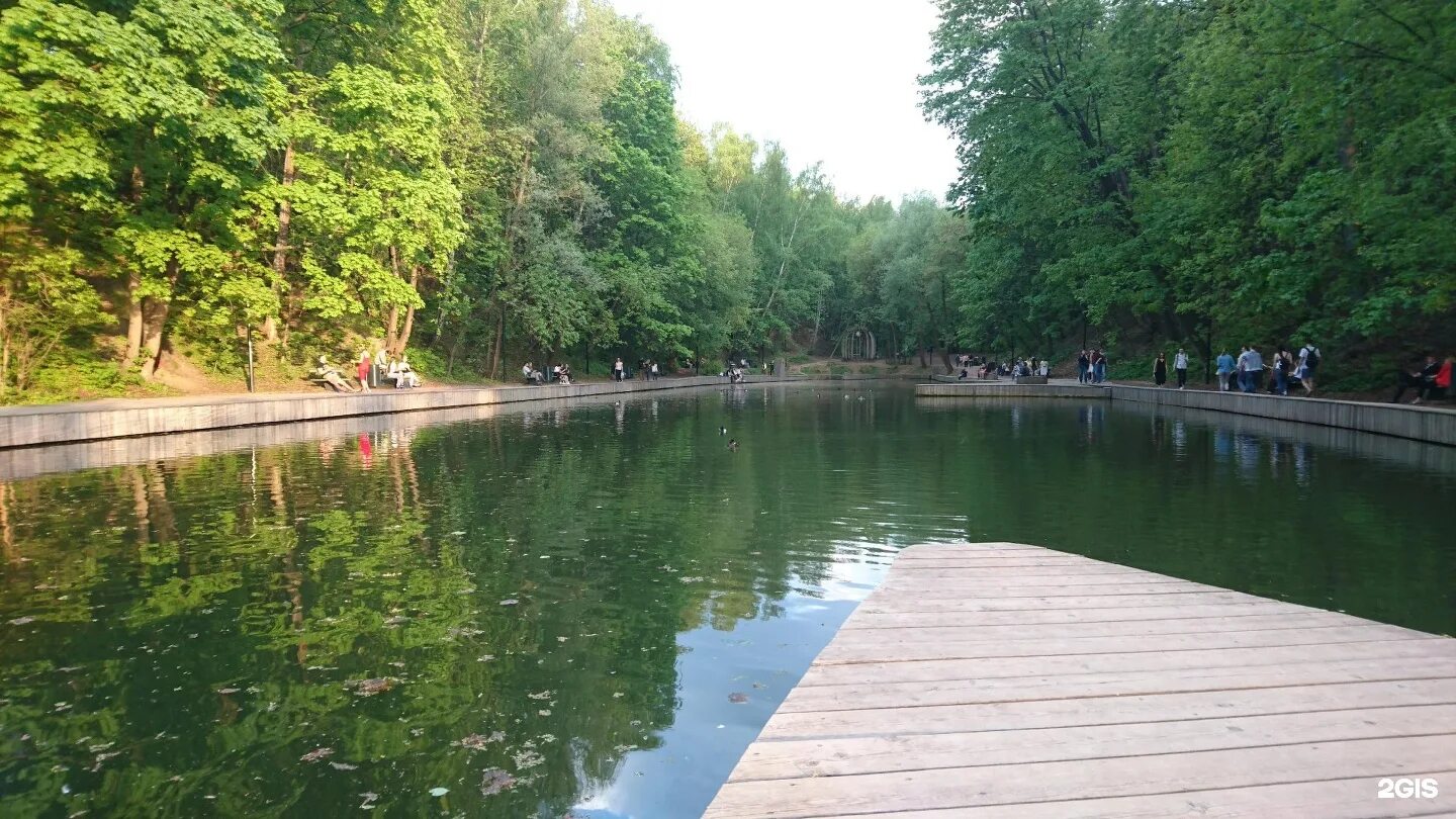 Фрунзенская набережная нескучный сад. Набережная москвы реки нескучный сад. Москва отель shelter hotels парк горького. Парк горького москва главный вход. Shelter-hotels парк горького.