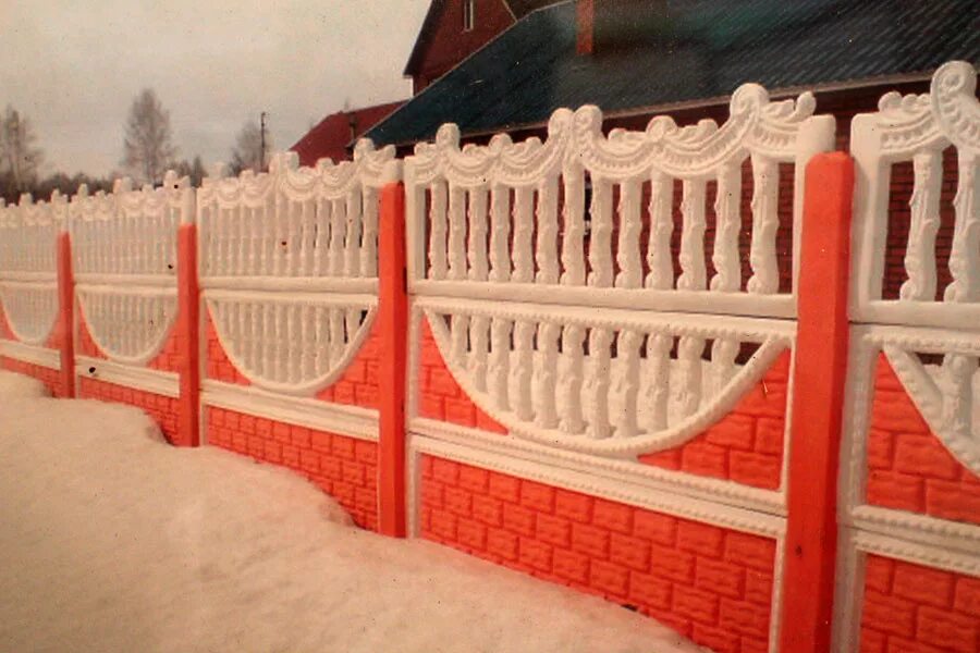 Покраска бетонного забора. Бетонный забор. крашенный бетонный забор. красивый бетонный забор. краска для бетонного забора.
