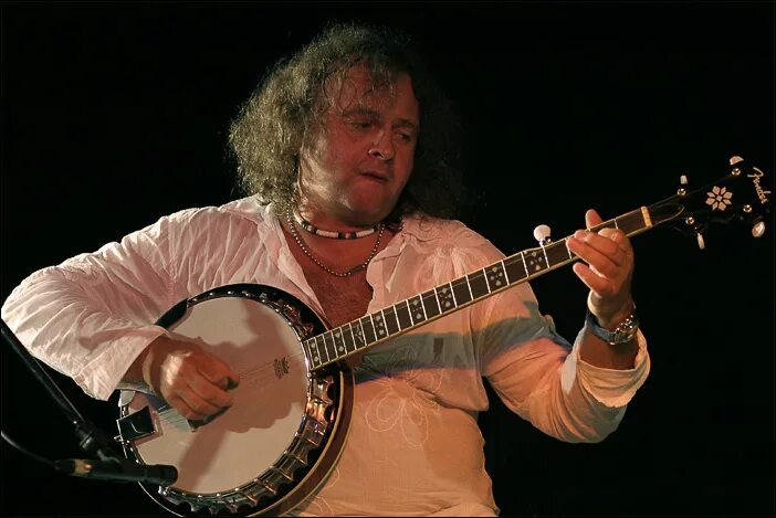 Гитары виктора зинчука. Зинчук полет шмеля. Зинчук полет шмеля. Зинчук полет шмеля. Книга рекордов гиннесса полет шмеля.