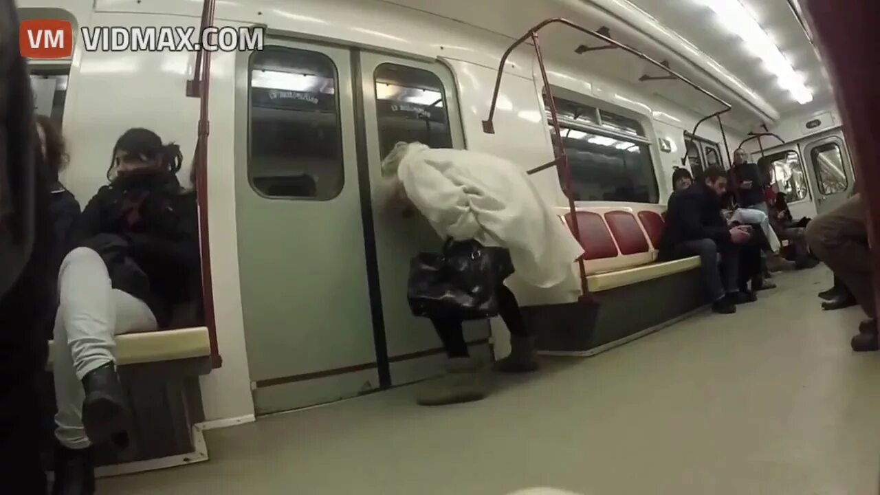 Приспичило. Приспичило в туалет в метро. неожиданно приспичило. приспичило прям в магазине.