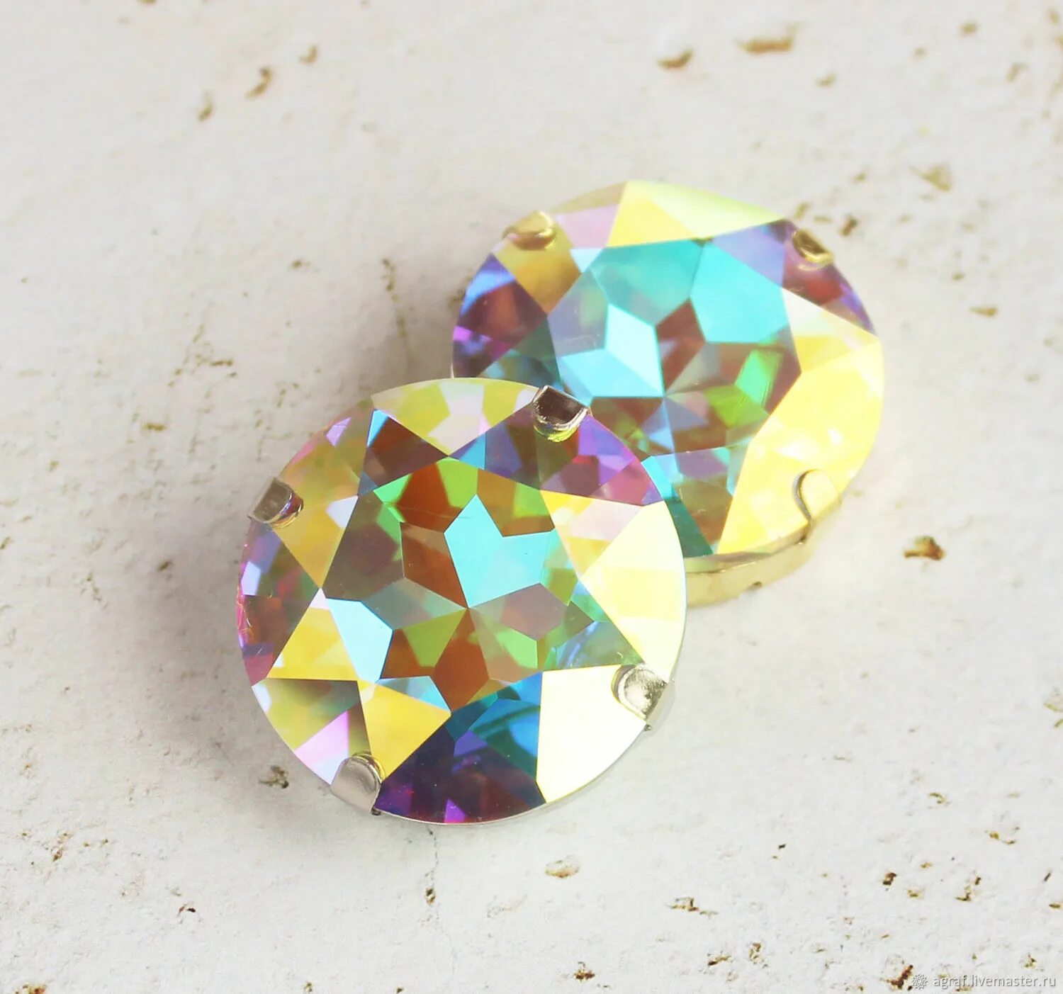 Радужный хрусталь. Горный хрусталь радужный. Радужный хрусталь. Камни разноцветные прозрачные. Радужный кварц искусственный камень.