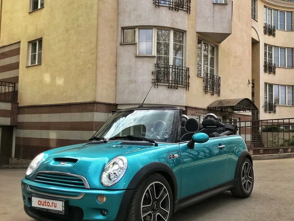 Прокат мини. Мини Купер изумрудный. Мини Купер зеленый кабриолет. Mini Cooper мятный. Mini Cooper JCW изумрудный.