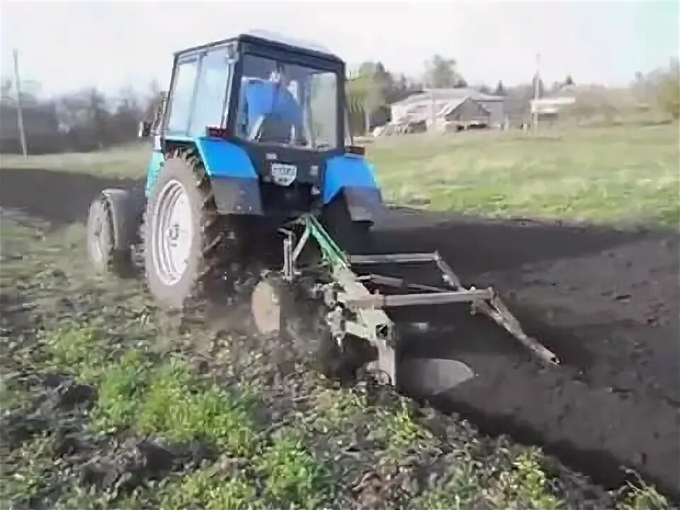 Как отрегулировать плуг на мтз. Мтз 80 с плугом. трактор мтз 80 с плугом. вспашка огорода трактором мтз 80. мтз 82 пахота.