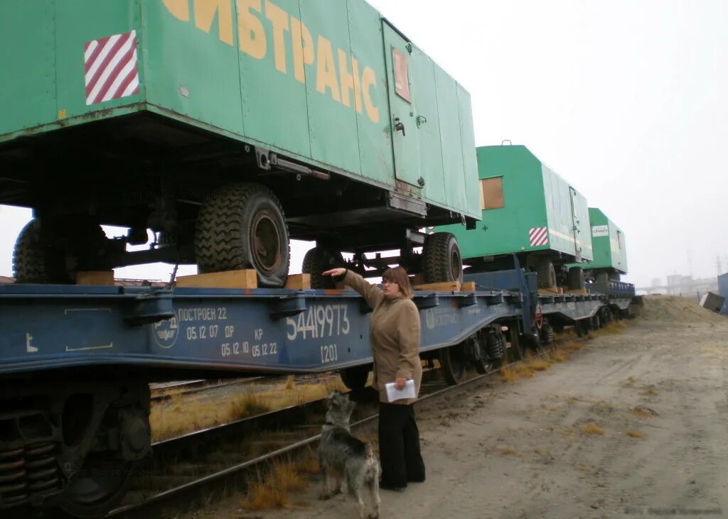 Прием груза вагонами. Приемщик вагонов. Приёмосдатчик вагонов. Приемосдатчик на ЖД. Перевозка длинномерных грузов в вагонах.