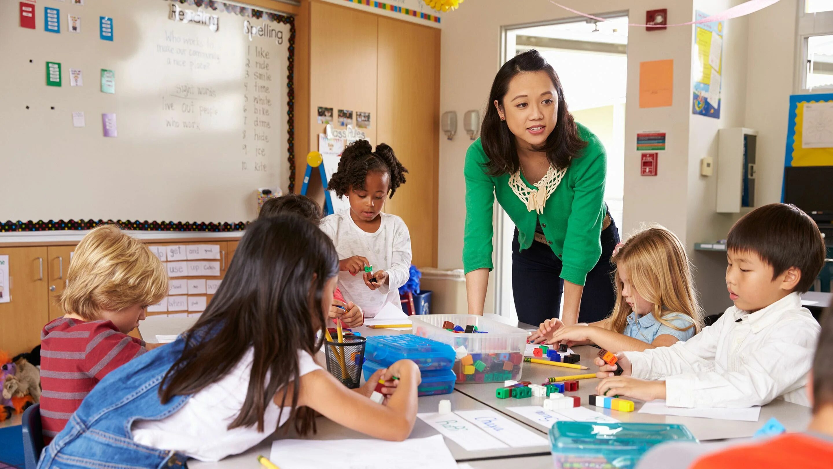 Учитель английского с детьми. Classroom для детей. Английский для детей Classroom. Дети в школе. Were the students in the classroom