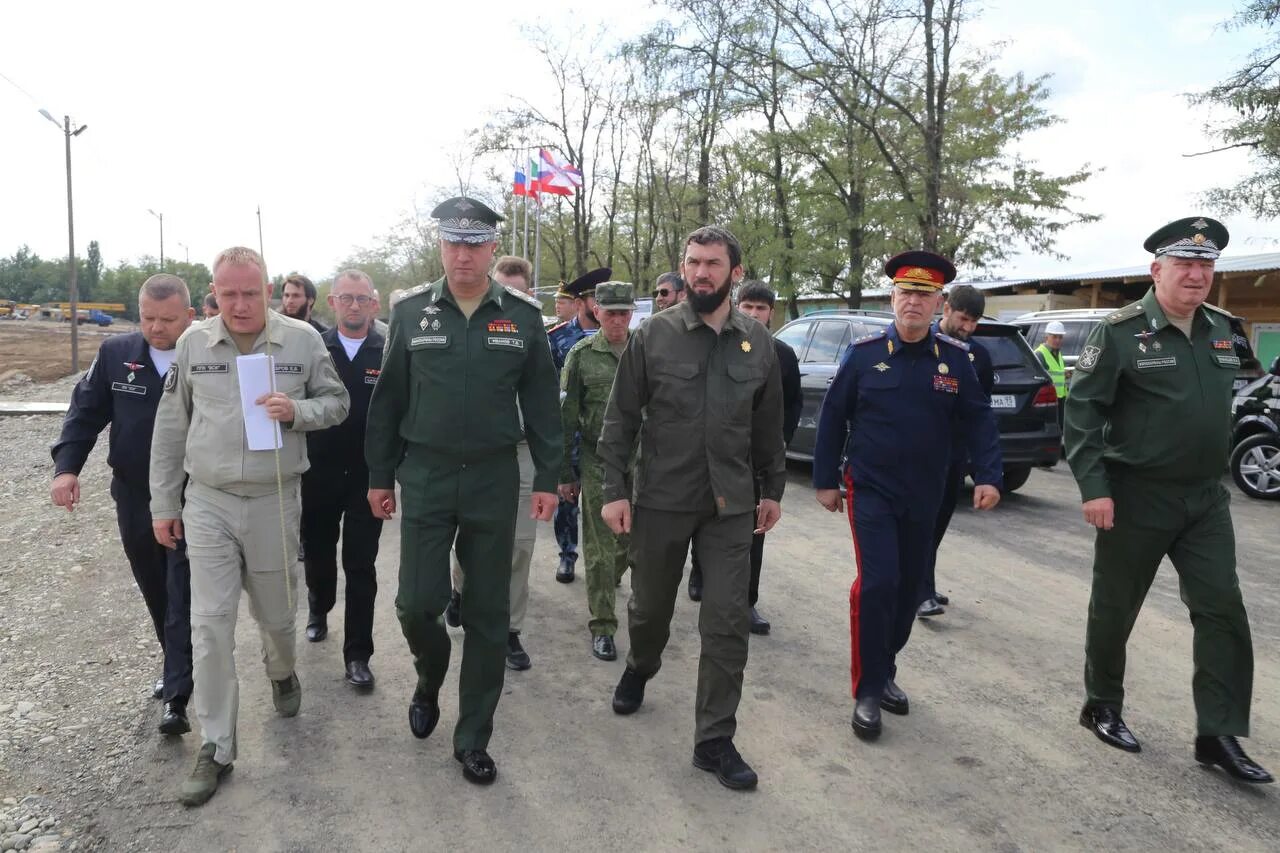 Заместитель министра обороны Чеченской Республики. Военная часть. Военный городок в Чечне.