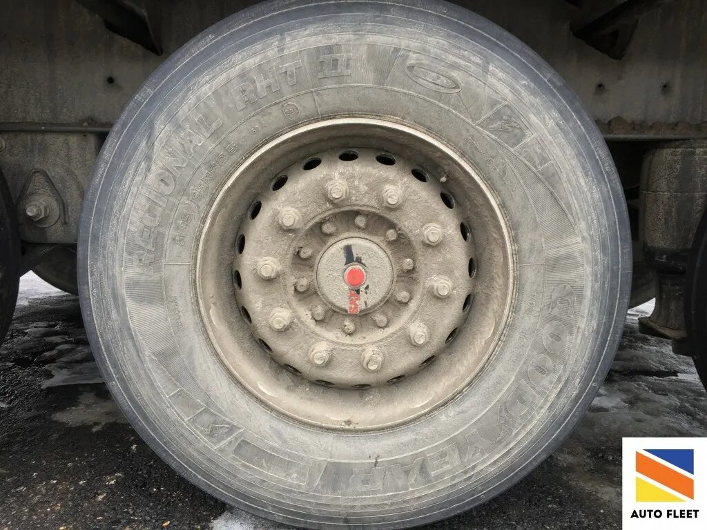 Krone sd 2008 полуприцеп с бортовой платформой. 5 goodyear kmax t g2 164. Шины на полуприцеп. Колпаки на шмитц 19,5. Bpw grunwald оси.