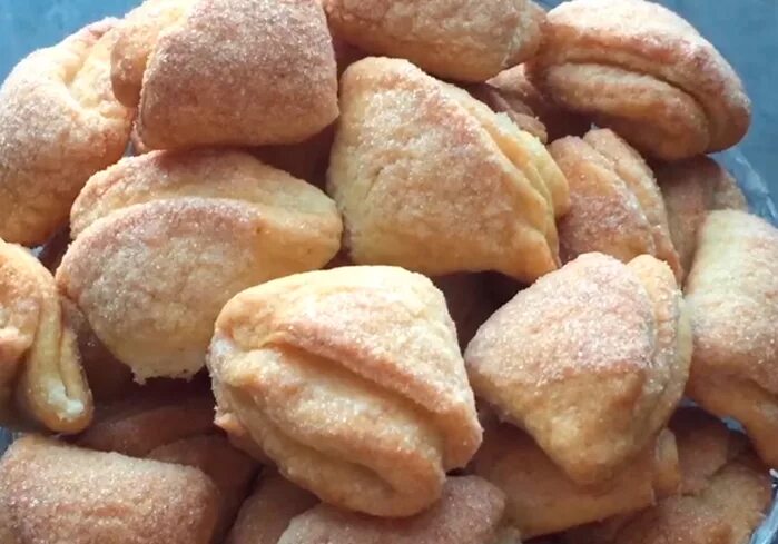 Печенье гусиные лапки с творогом. Творожное печенье мягкое. Творожное печенье без духовки. Творожное печенье. Песочное печенье гусиные лапки.