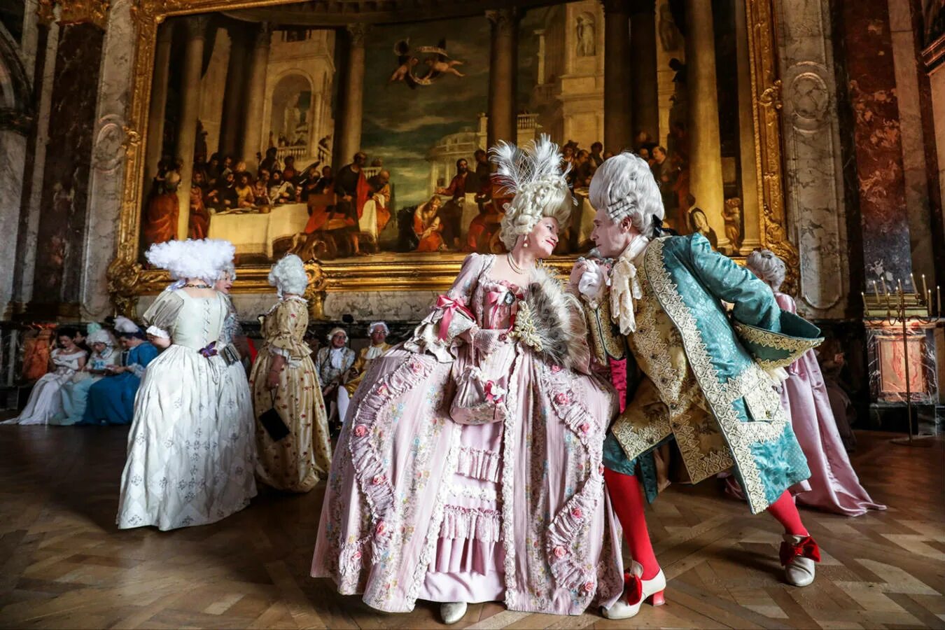 Версаль одежда. Людовик 14 Версаль. Версаль бал Людовик. Мода эпохи Барокко Людовик 14.