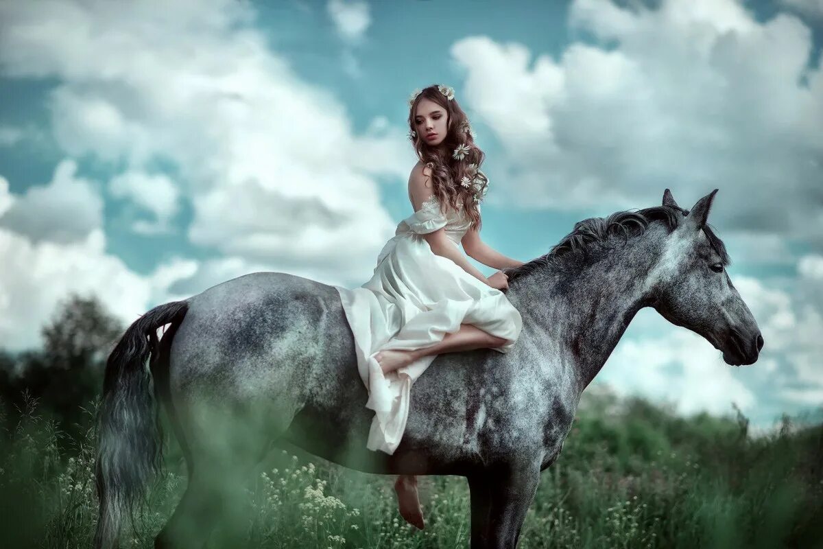 Фотосессия с лошадьми. Девушка на коне. Девушка с лошадью. Верхом на лошади.
