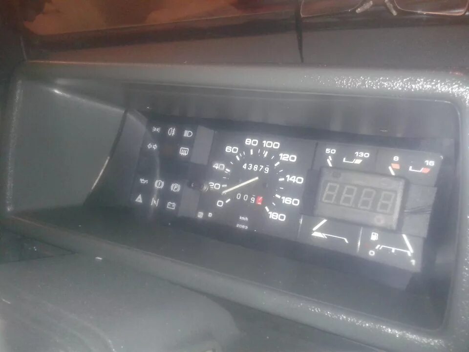 Панель приборов ваз 21099 карбюратор. Панель приборов ваз 21099 высокая панель. Лампочка заряда акб на ваз 2109. 2109 лампочки на панели приборов. Индикаторы панели приборов ваз 2109.