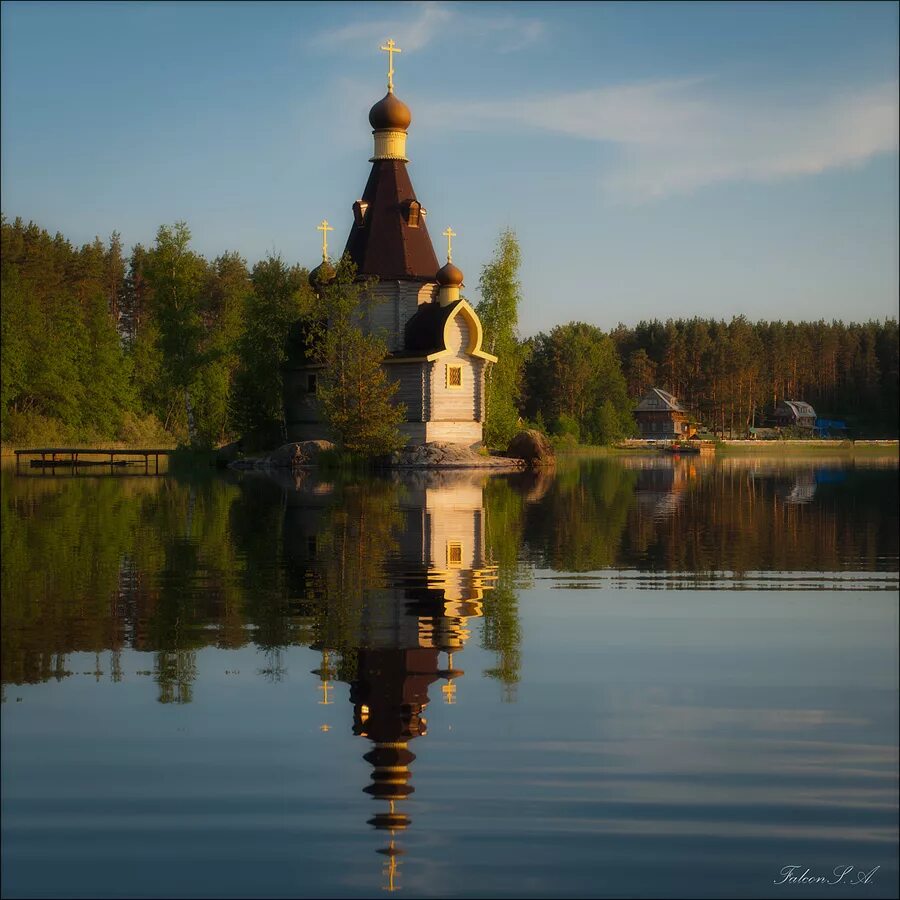 Церквушка у озера синего. Церковь Андрея Первозванного на Вуоксе. Церковь Андрея Первозванного Ленинградская область. Приозерский район...Вуокса...храм Андрея Первозванного. Приозерск Церковь Андрея Первозванного.