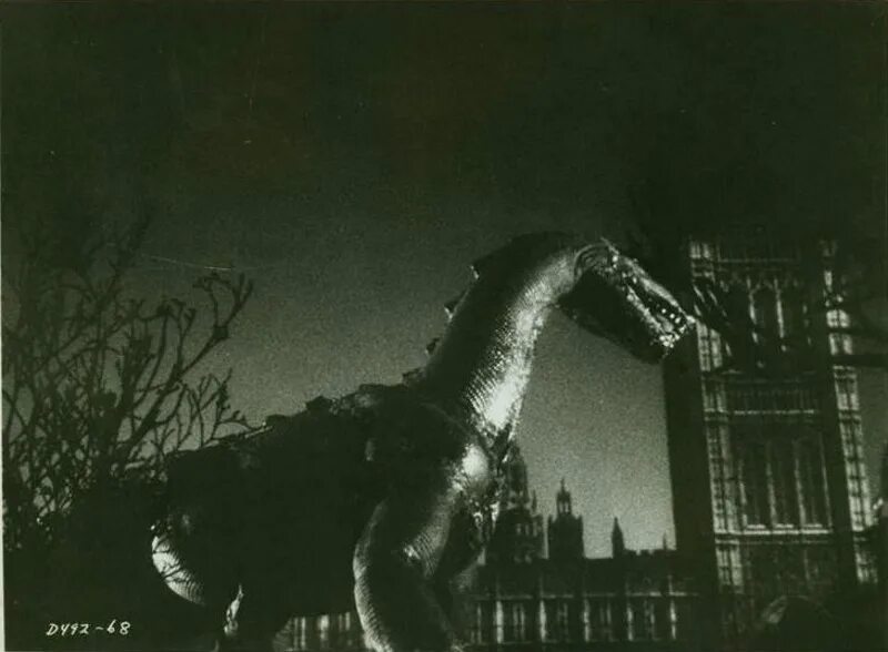 Я монстр s класса бегемот дата выхода. The giant behemoth 1959. бегемот морской монстр 1959. behemoth бегемот. бегемот (мифология).