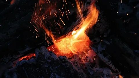 Раскаленные угольки с треском