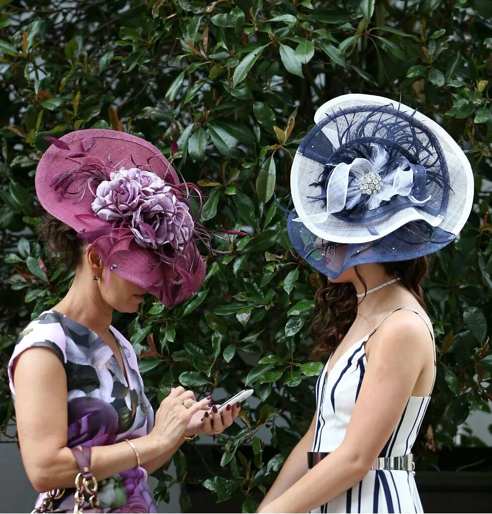 дизайнерские шляпы женские. татарский головной убор женский. маленькая шляпка канотье из ткани. модные вязаные шляпки для женщин старше 50 лет. канотье шанель.