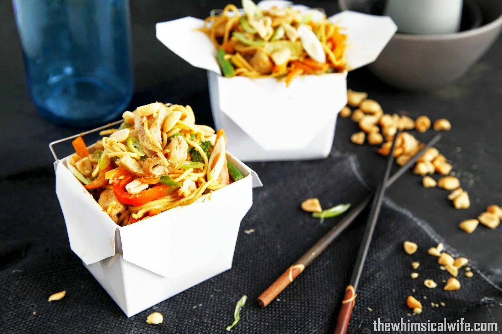 Вок ин. Китайская лапша вок. Wok Noodles Box. Wok: паназиатская кухня. Лапша вок в коробочке.