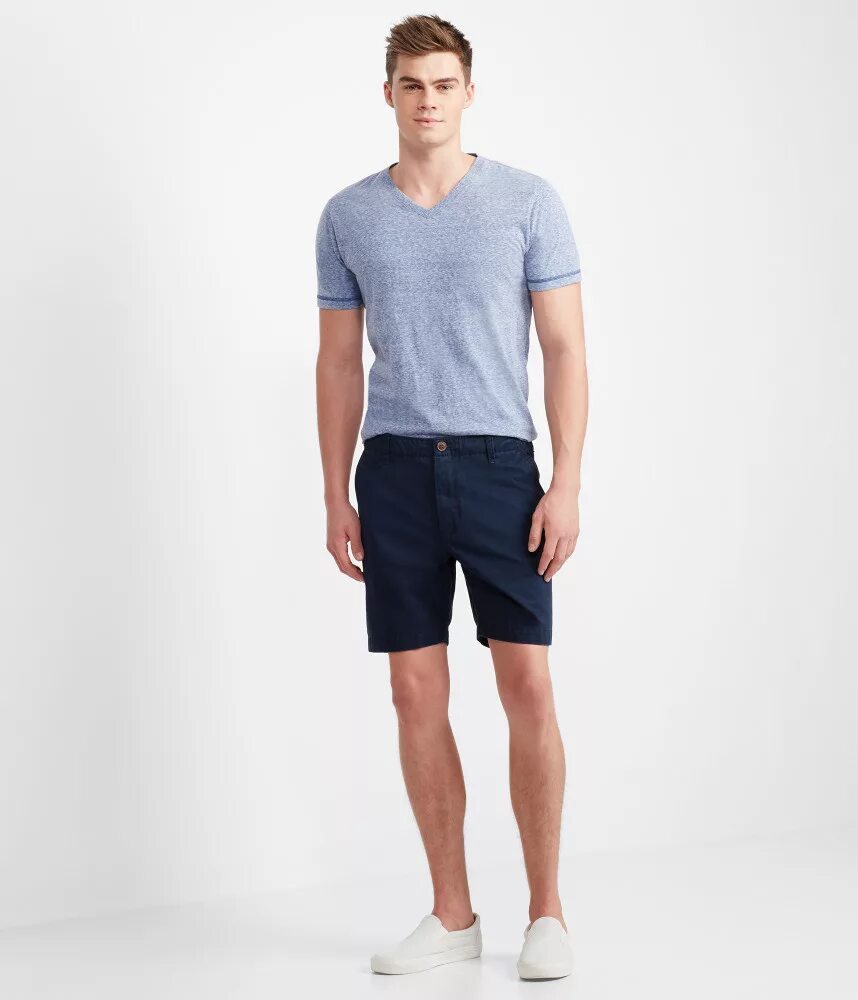 Short short men текст. Майка заправленная в шорты мужские. Мужчина в шортах. Aeropostale шорты мужские. Шорты мужские 7201.