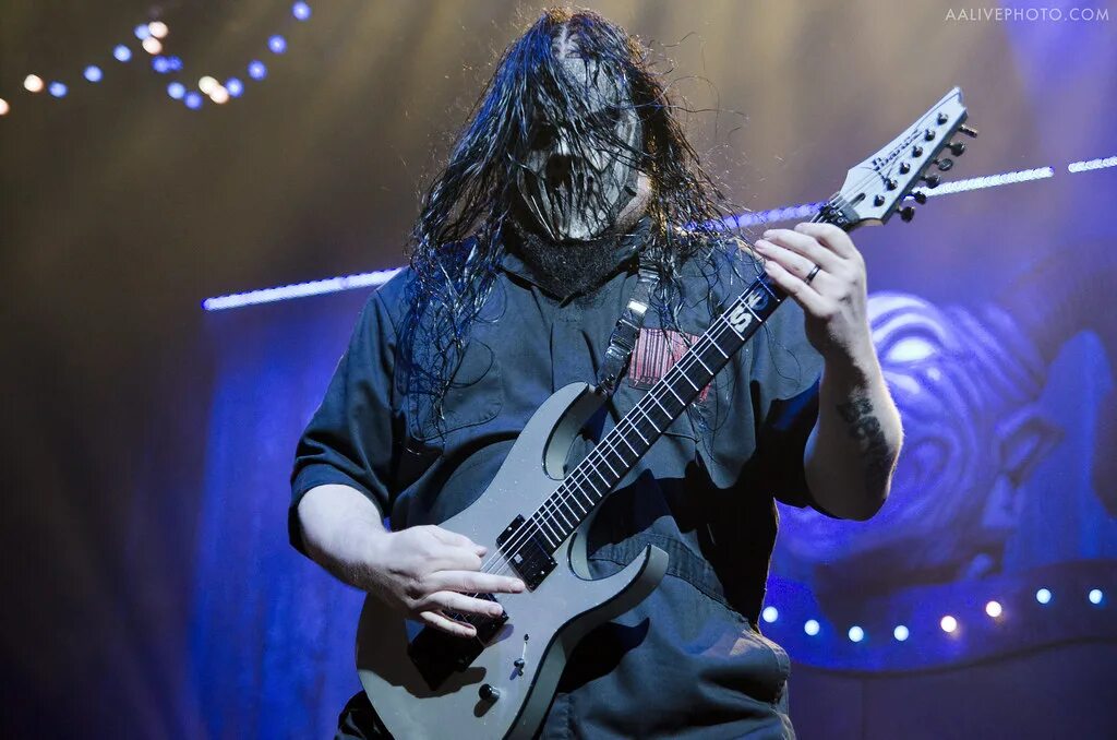 Мик томпсон. Гитарист слипкнот. гитарист группы slipknot. slipknot гитарист мик томсон.