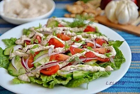Овощной салат с ореховой заправкой