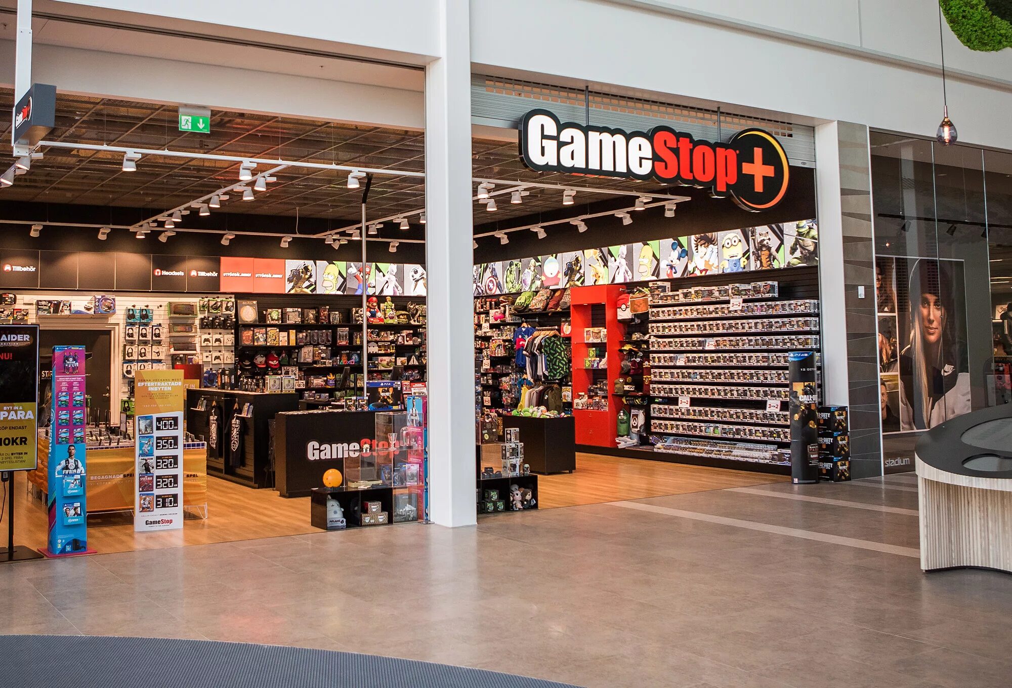 Game on gaming store. GAMESTOP. Game магазин игр. Магазин гейм стоп. GAMESTOP магазин в России.