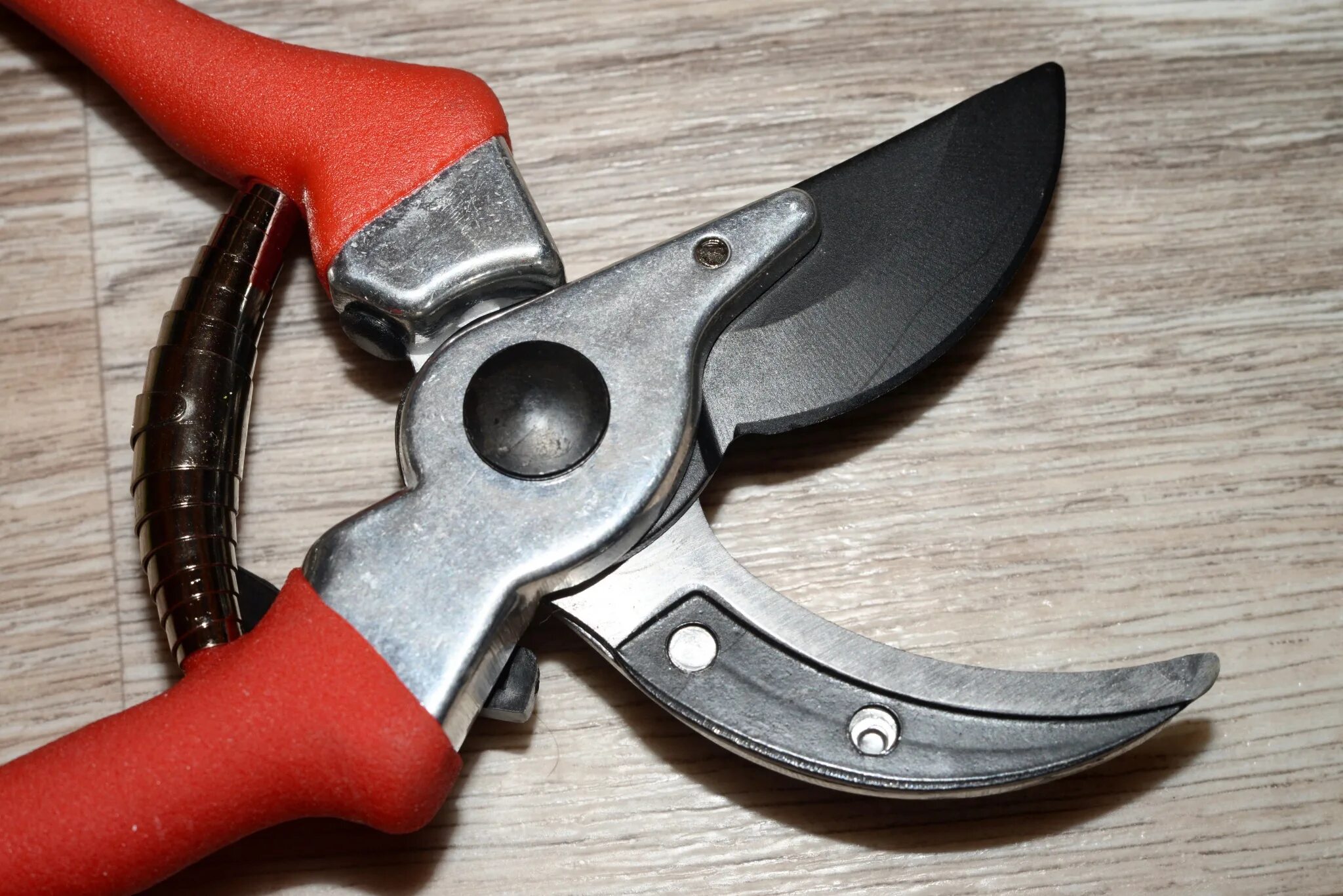 Секатор 210 мм. Grinda 8-423001. 423433 секатор grinda. grinda 8-427307_z01. секатор который продают в электричках.