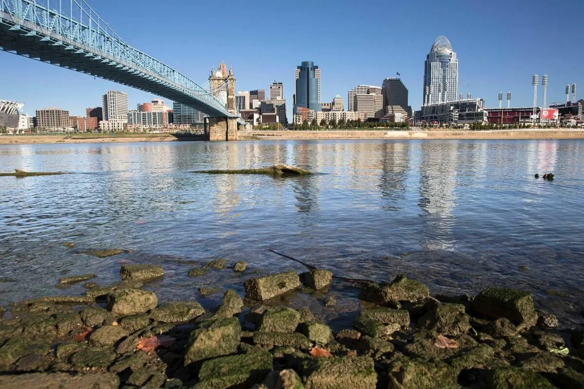 Река огайо бассейн какого океана. Река Огайо. The Ohio River США. Река Огайо фото. Штат Огайо река.