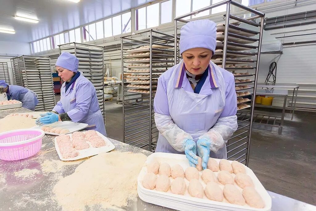 Завод полуфабрикатов дарья. Открытие пельменного цеха. Цех мясных полуфабрикатов. Полуфабрикатный цех. Изготовитель полуфабрикатов вакансии.