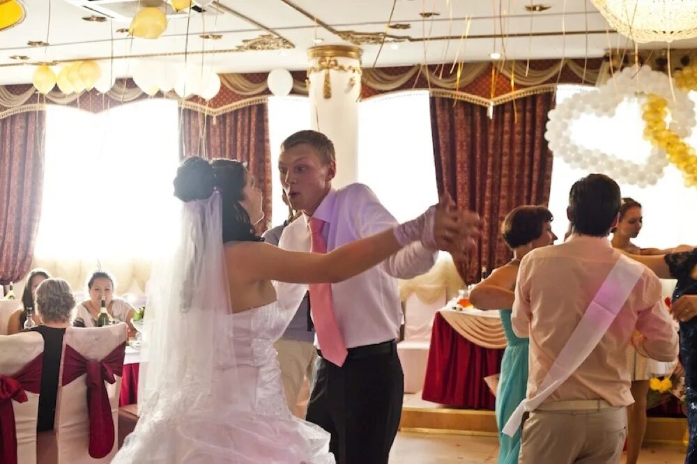 свадьба виктории и владимира 2013 году. шкор екатерина и андрей местренко свадьба. банкетный зал кристалл буйнакск. романа и розы г. поженимся 12 декабря.