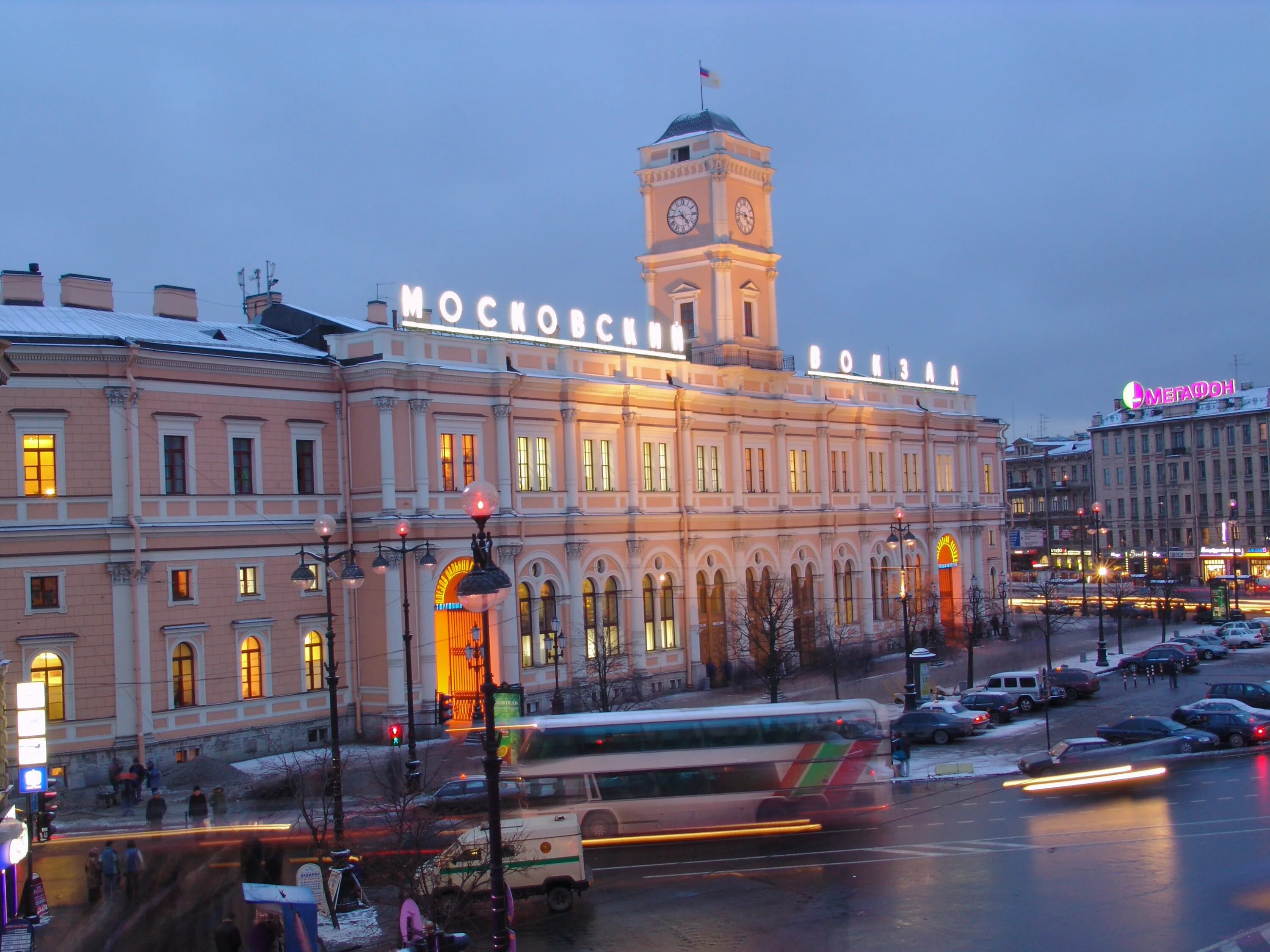 Московский вокзал спб где. Московский вокзал Санкт-Петербург. ЖД вокзал Питер Московский. Санкт-Петербург главный Московский вокзал. Московский вокзал Санкт-Петербург Архитектор.