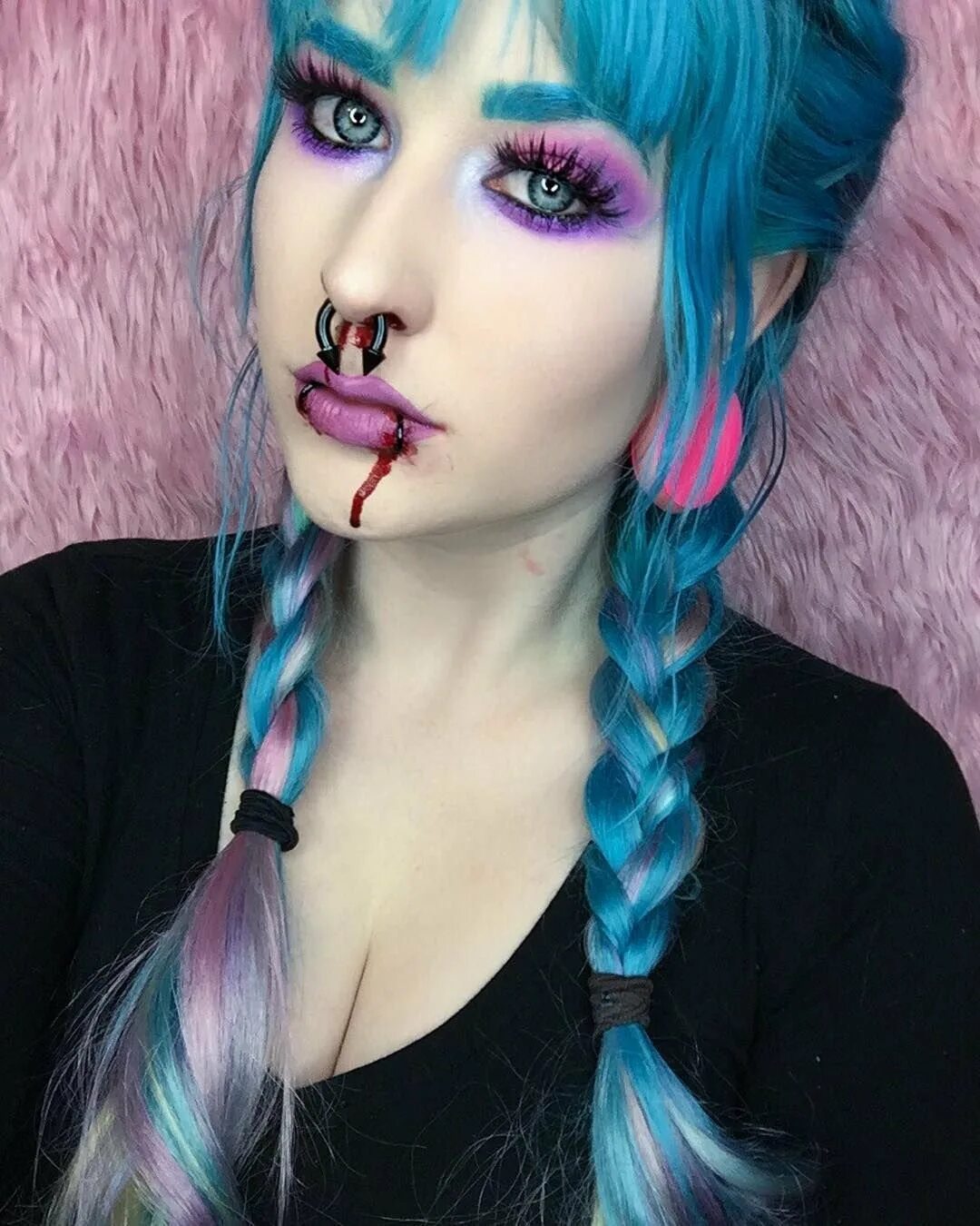 Эмо макияж. Эмо мэйк. макияж эмо герл 2025. макияж pastel goth. макияж в стиле эмо.