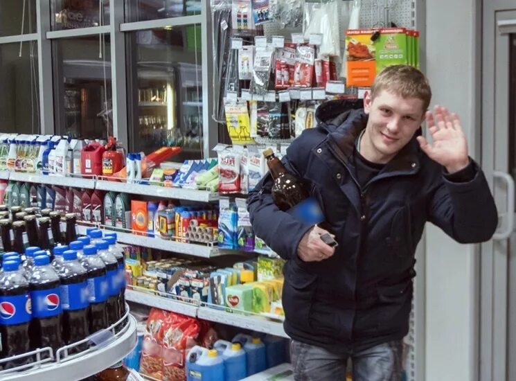 Пиво после 11. Ярче алкогольная продукция пиво. Алкогольный розничный магазин картинки.