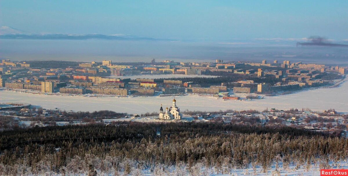 Лапландия кольский полуостров. Мончегорск зимой парк. Мончегорск зимой. Мончегорский храм. Смотровая площадка мончегорск.