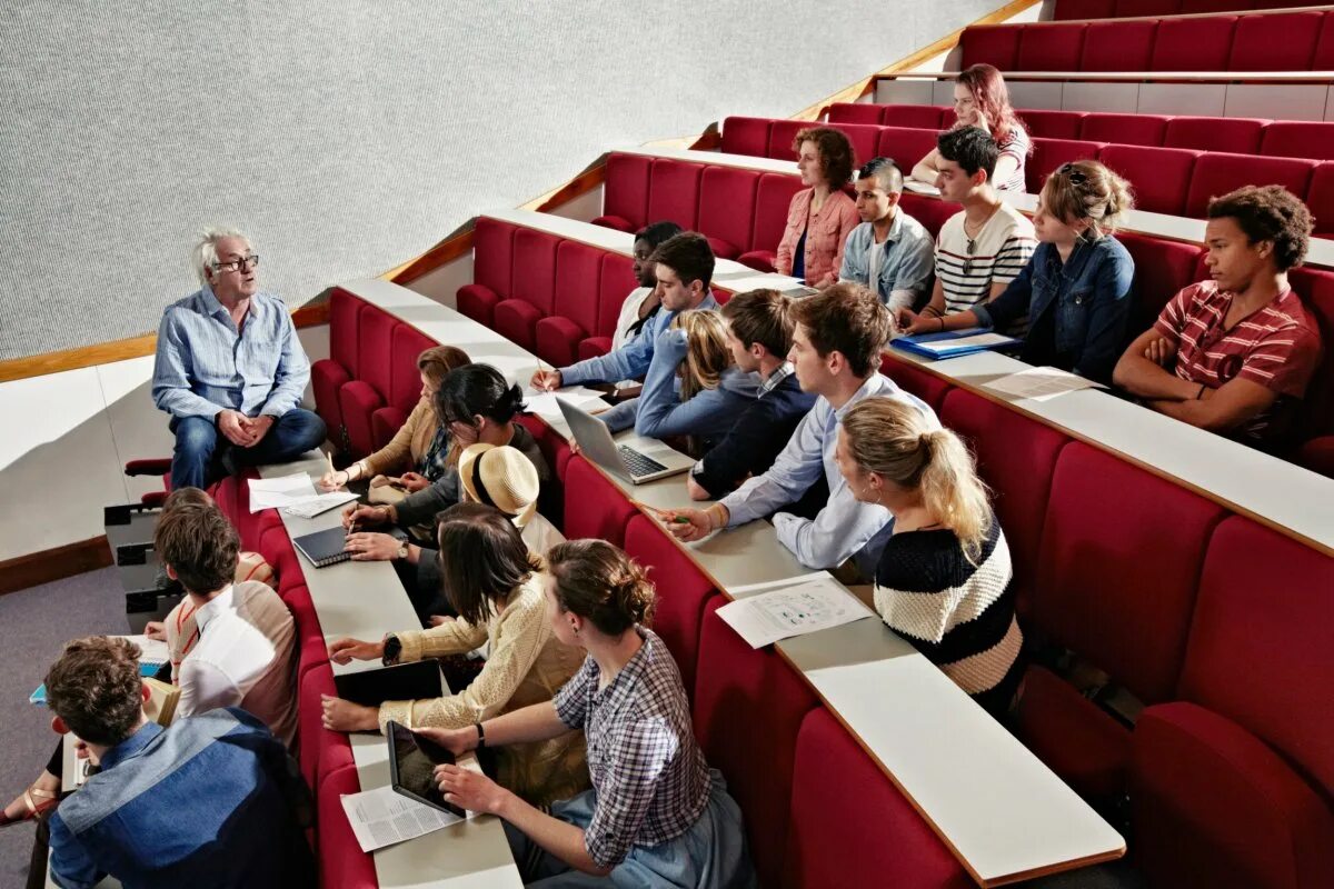 Society has. Студенты в аудитории. Лекция в вузе. Аудитория в университете. Преподаватель в аудитории.