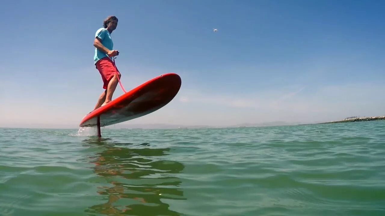 Что такое fly. Летающая водная доска. Летающий серфинг. Летающая доска для серфинга. Серфинг доска с подводным крылом.