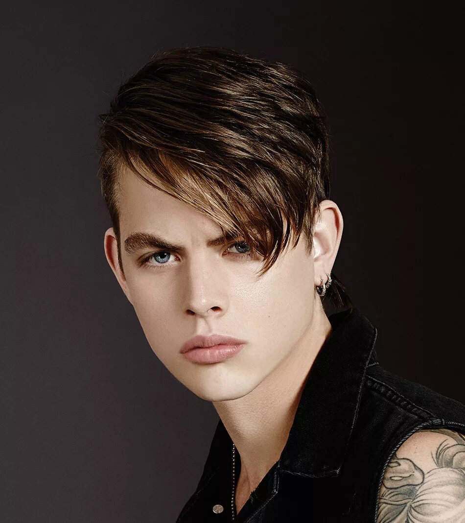молодёжные стрижки для парней с челкой. молодежные прически с челкой. мужские прически с челкой. молодежные прически с челкой. причёски парней с чёлкой.