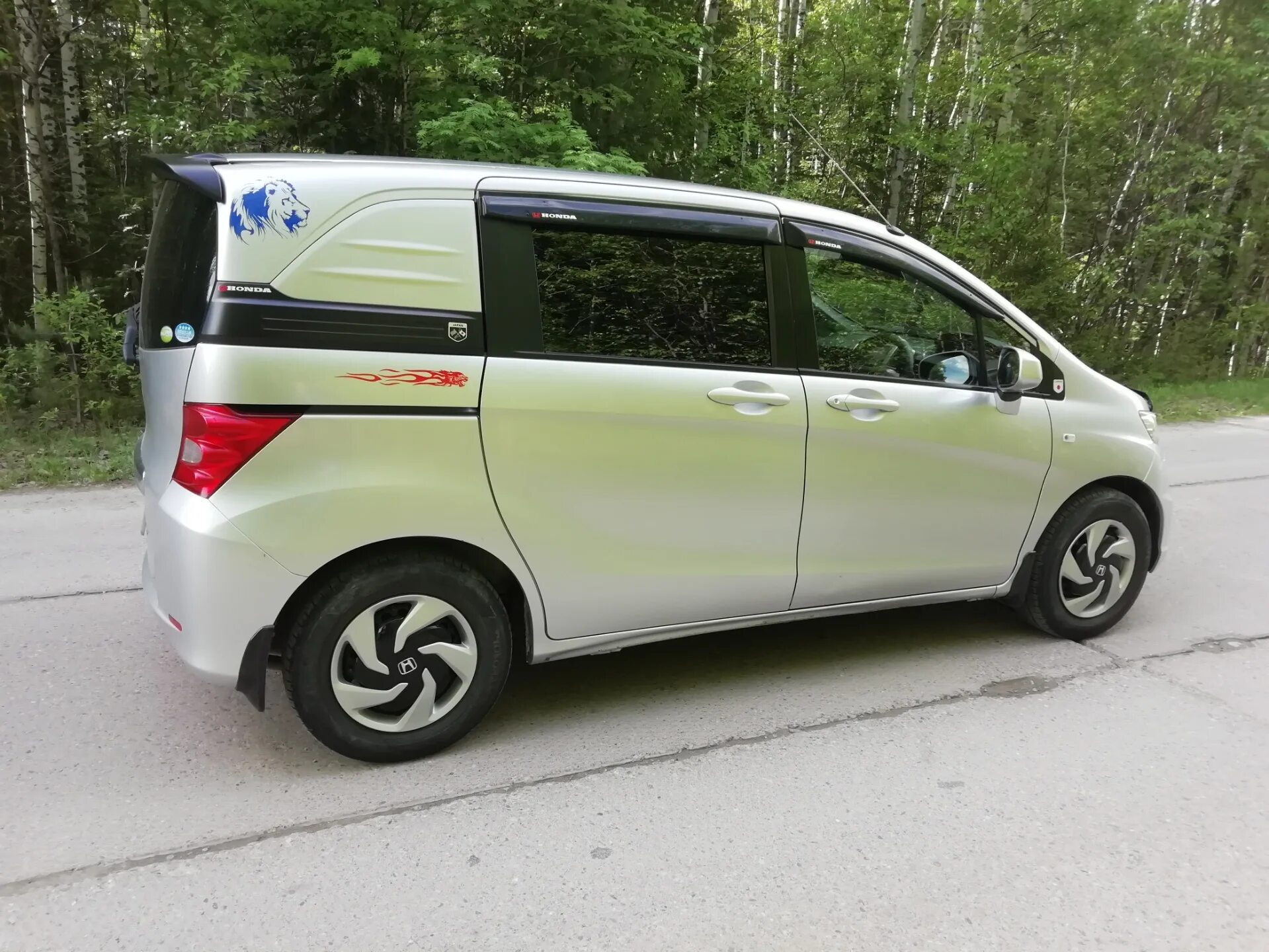 Honda freed Spike 4wd. Хонда freed Spike 2010. Хонда Фрид 4 ВД. Honda freed Spike 2017.