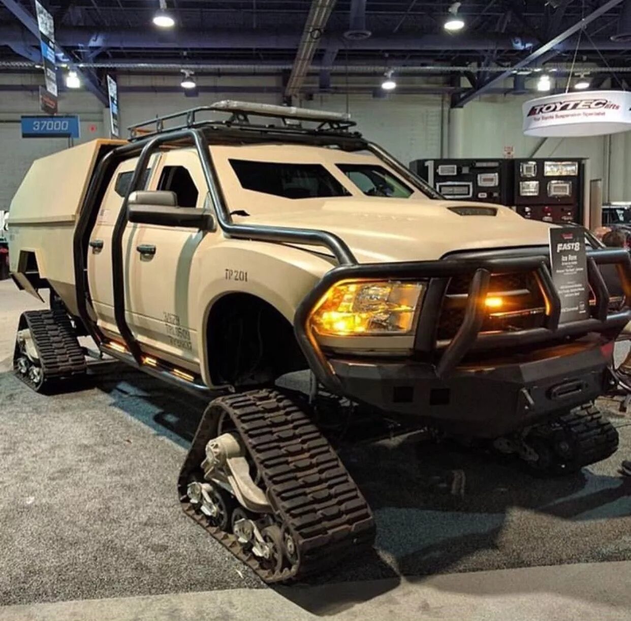 Додж челленджер вапор. Додж челленджер вапор. Додж челленджер бронированный. Додж челленджер шутинг брейк. Бронированный додж.