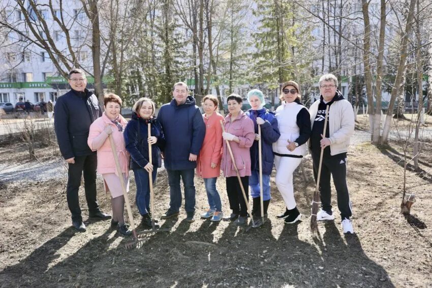 Сад школьного общества барнаул. Субботник в больнице фрязино. Экологический субботник. Креативный субботник фото. Субботник в детской больнице.