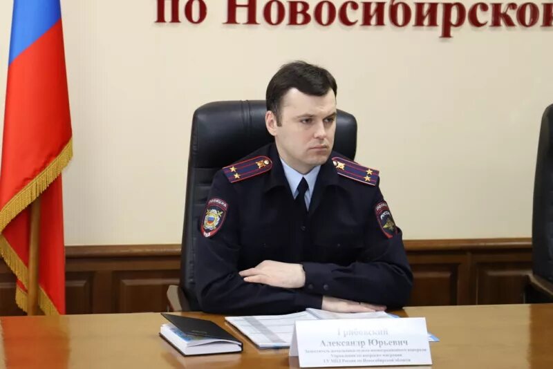 Начальник подмосковного Главка Виктор Пауков вручил награды сотрудникам полиции